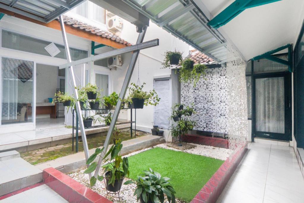 Oyo Life 3055 Rumah Enin