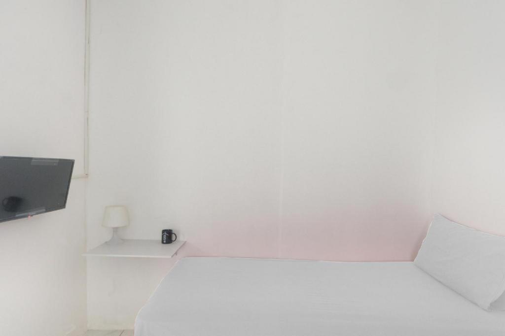 Oyo Life 3055 Rumah Enin Hotel