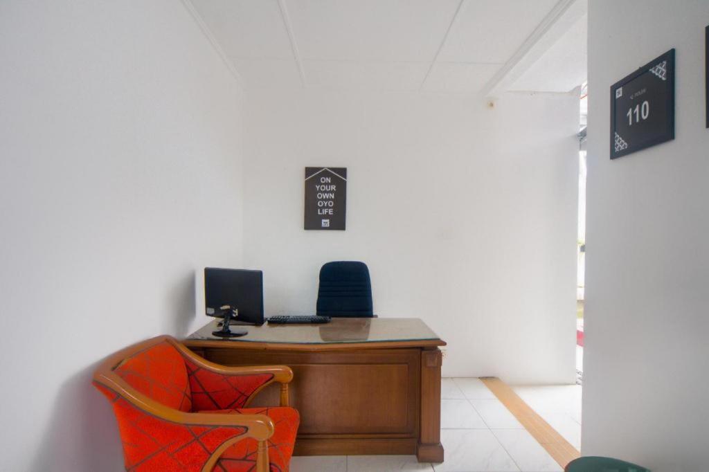 Oyo Life 3055 Rumah Enin Hotel