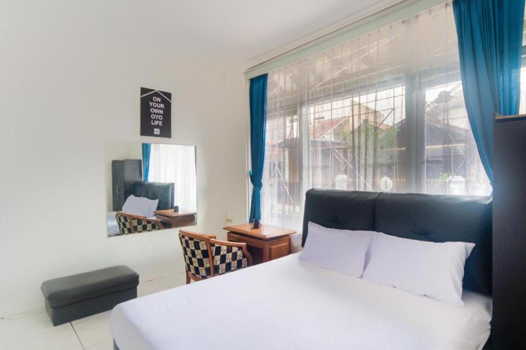 Oyo Life 3055 Rumah Enin Hotel