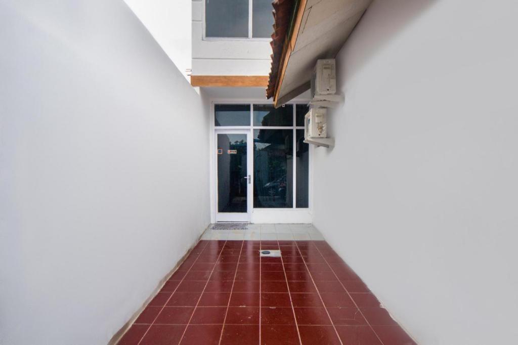 Oyo Life 3055 Rumah Enin Hotel 2*